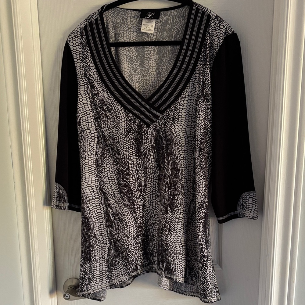 Black and White Patterned Tunic-XL
